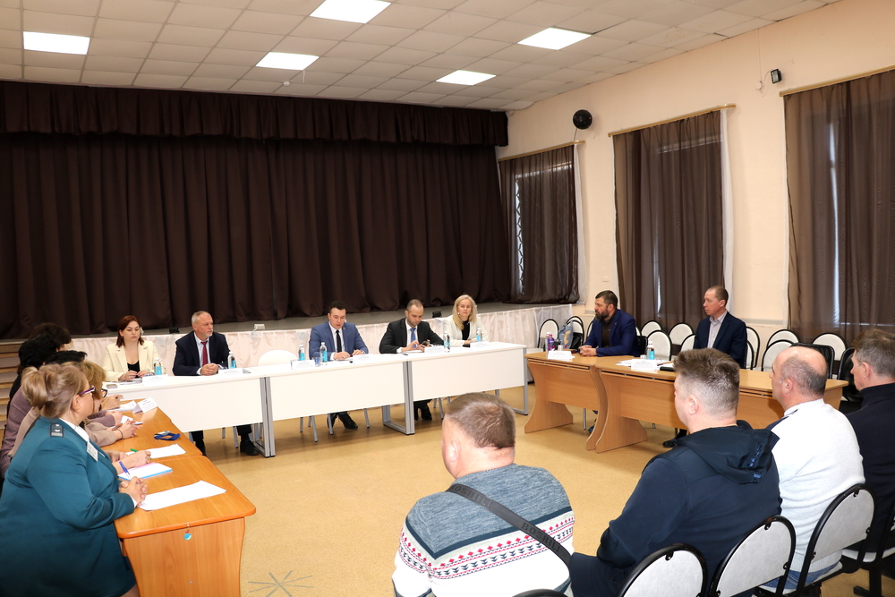 21 марта  2024 года в рамках выездного заседания Правительства Новгородской области состоялась встреча с представителями бизнес-сообщества Парфинского муниципального района.